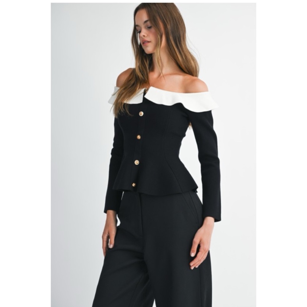 740 • Lux Black Viscose Blend Knit Peplum Top Gold Buttons White Flounce Collar - Picture 5 of 16